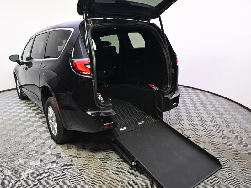 Used 2026 Chrysler Pacifica